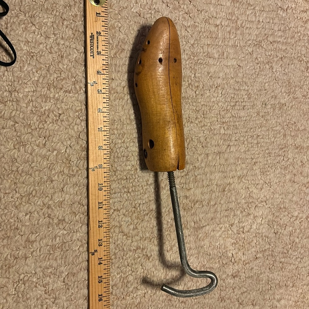 Vintage shoe streacher